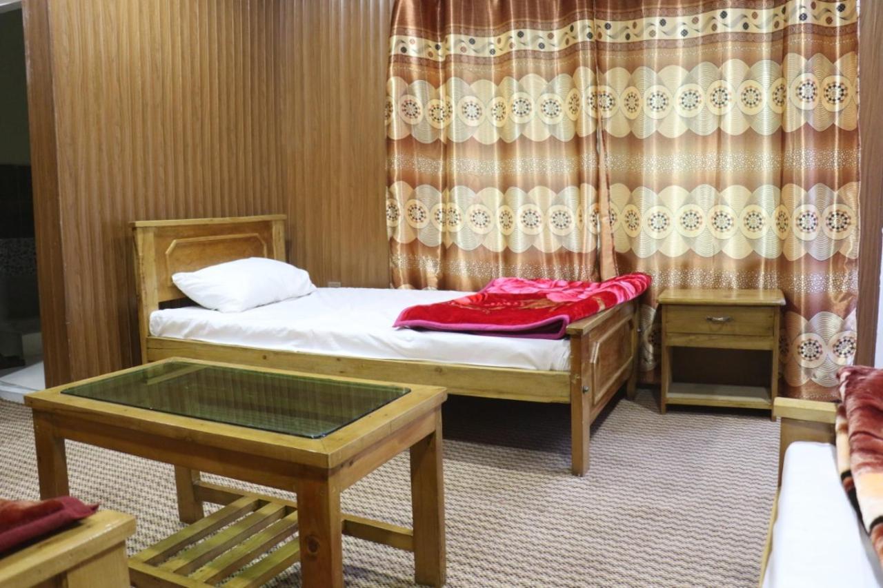Golden Peak Guest House Gilgit Exterior photo